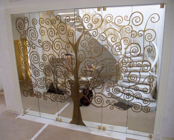 Стеклянные перегородки с декором