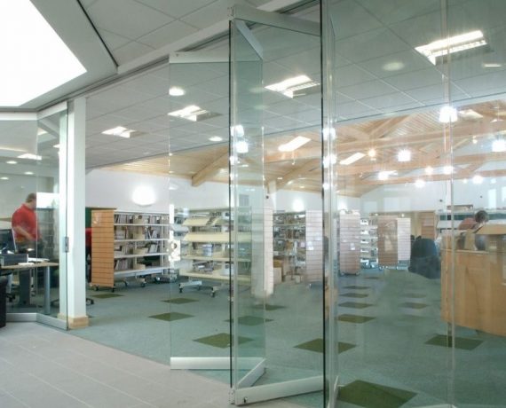 Раздвижные торговые перегородки